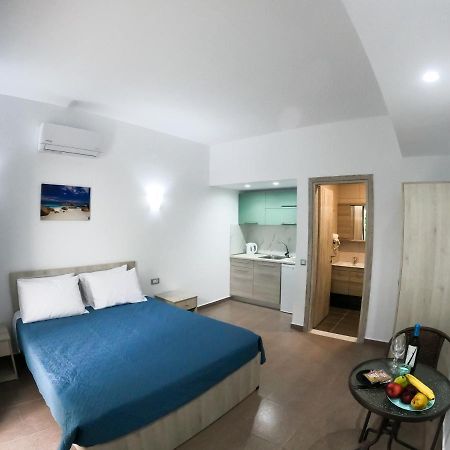 Red Hibiscus Stegna Guest House Archangelos  Bagian luar foto
