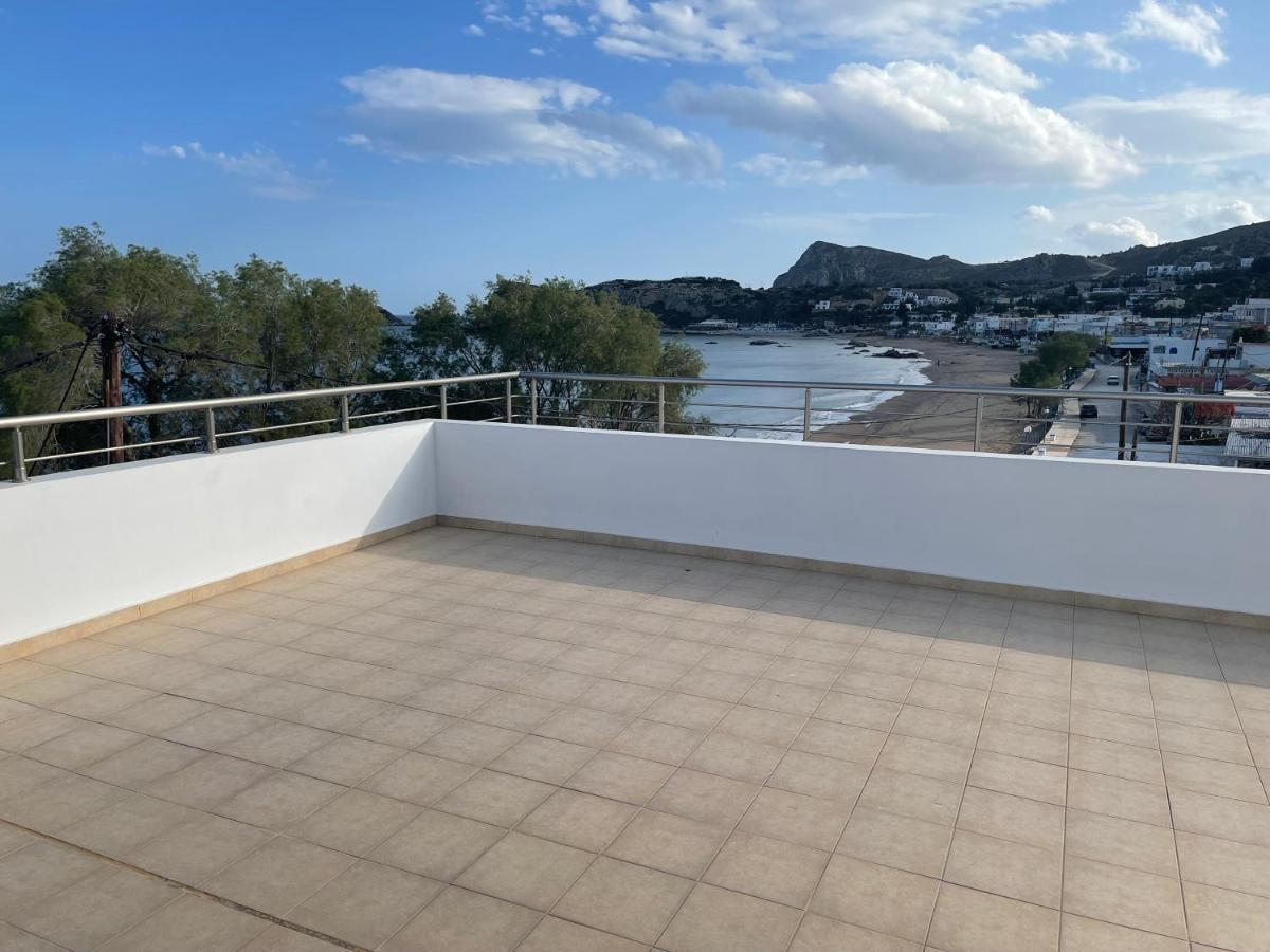 Red Hibiscus Stegna Guest House Archangelos  Bagian luar foto
