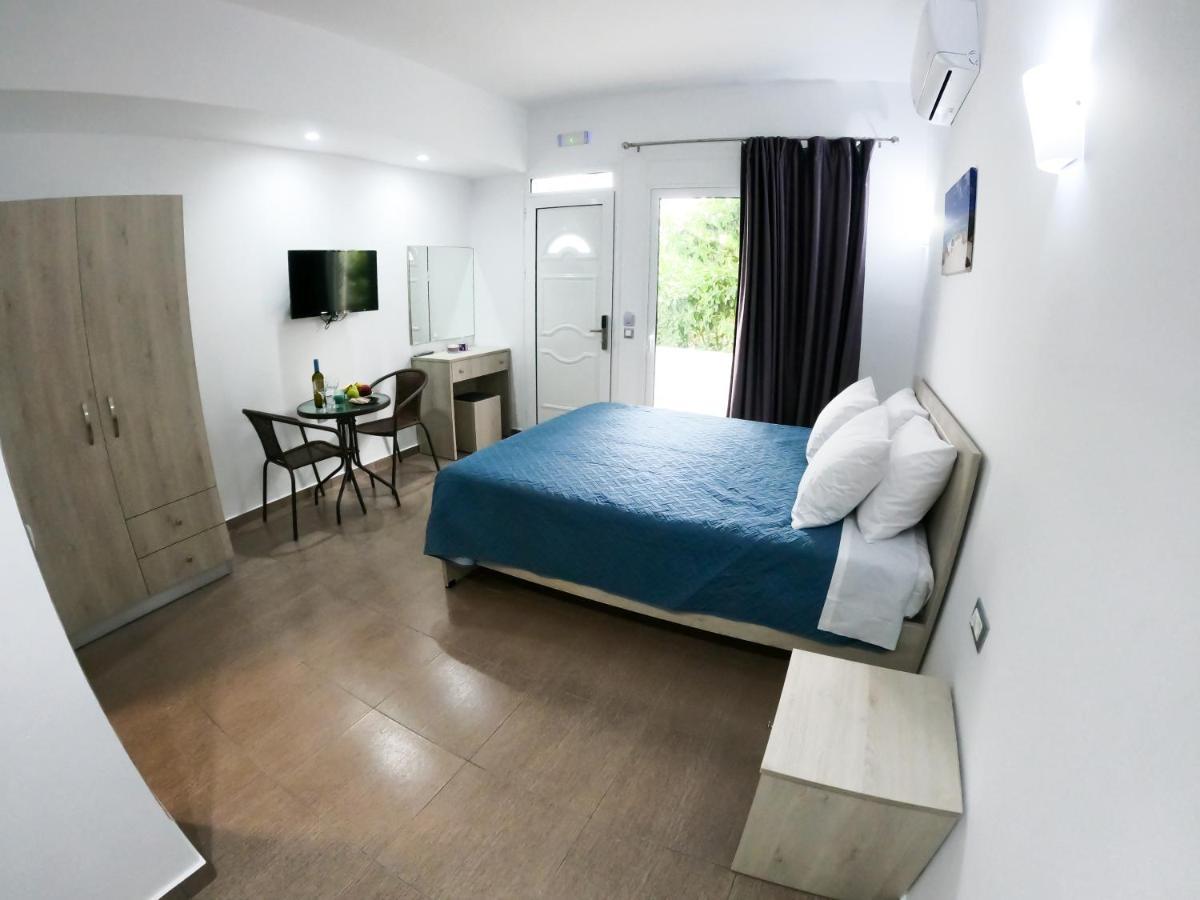 Red Hibiscus Stegna Guest House Archangelos  Bagian luar foto