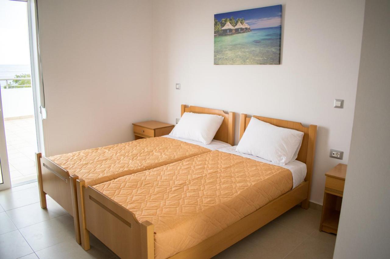 Red Hibiscus Stegna Guest House Archangelos  Bagian luar foto