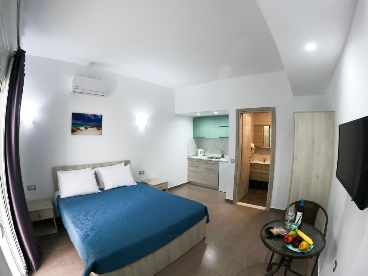 Red Hibiscus Stegna Guest House Archangelos  Bagian luar foto