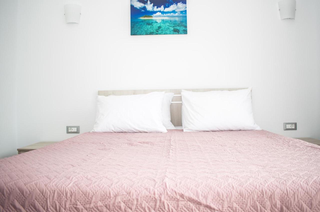 Red Hibiscus Stegna Guest House Archangelos  Bagian luar foto