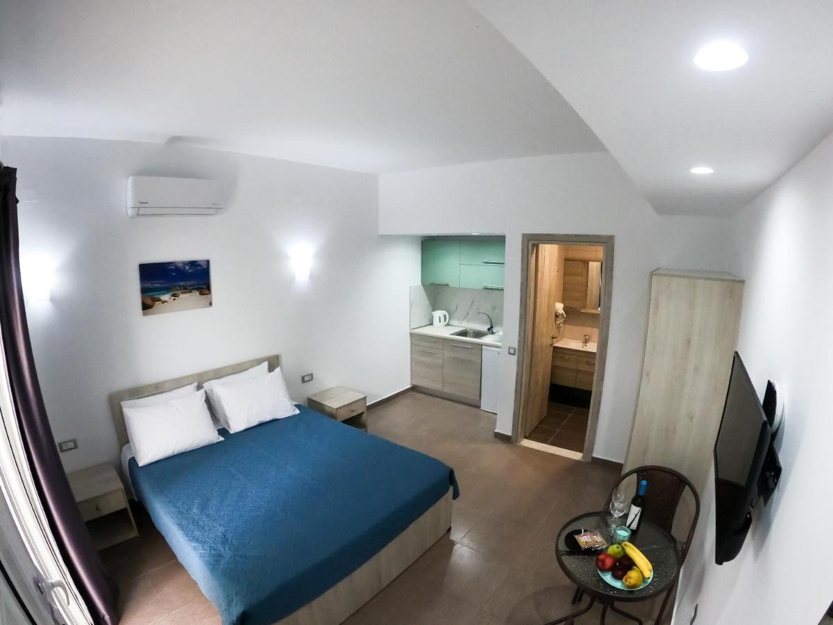 Red Hibiscus Stegna Guest House Archangelos  Bagian luar foto