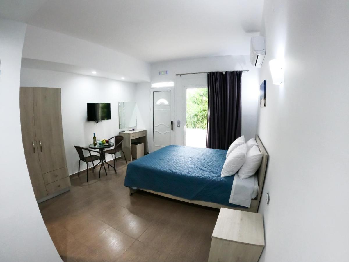 Red Hibiscus Stegna Guest House Archangelos  Bagian luar foto