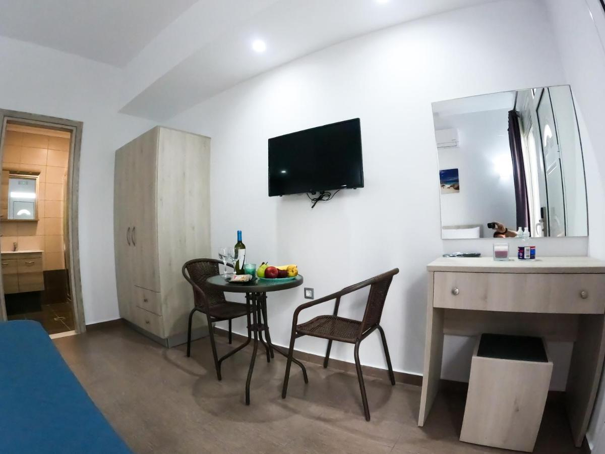 Red Hibiscus Stegna Guest House Archangelos  Bagian luar foto