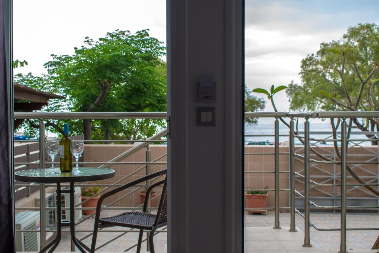 Red Hibiscus Stegna Guest House Archangelos  Bagian luar foto