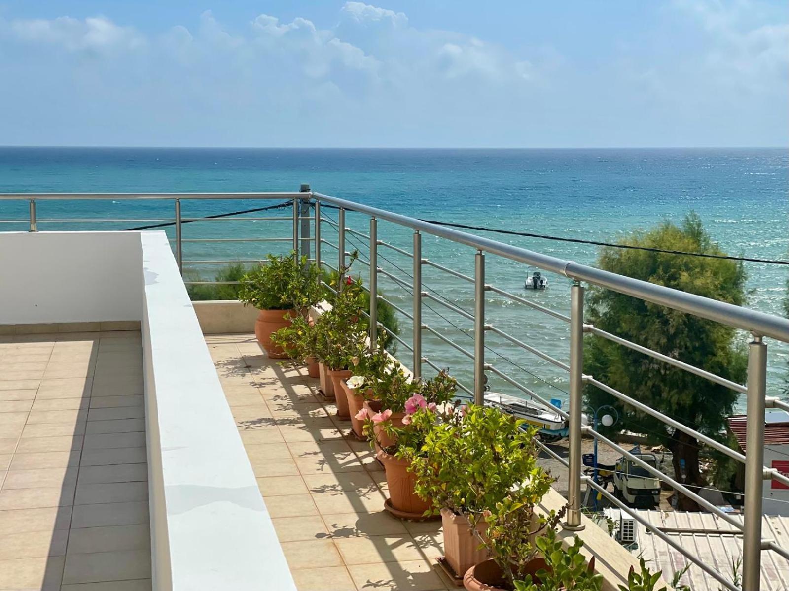 Red Hibiscus Stegna Guest House Archangelos  Bagian luar foto