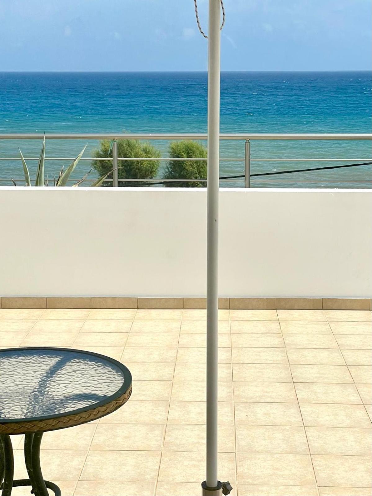 Red Hibiscus Stegna Guest House Archangelos  Bagian luar foto