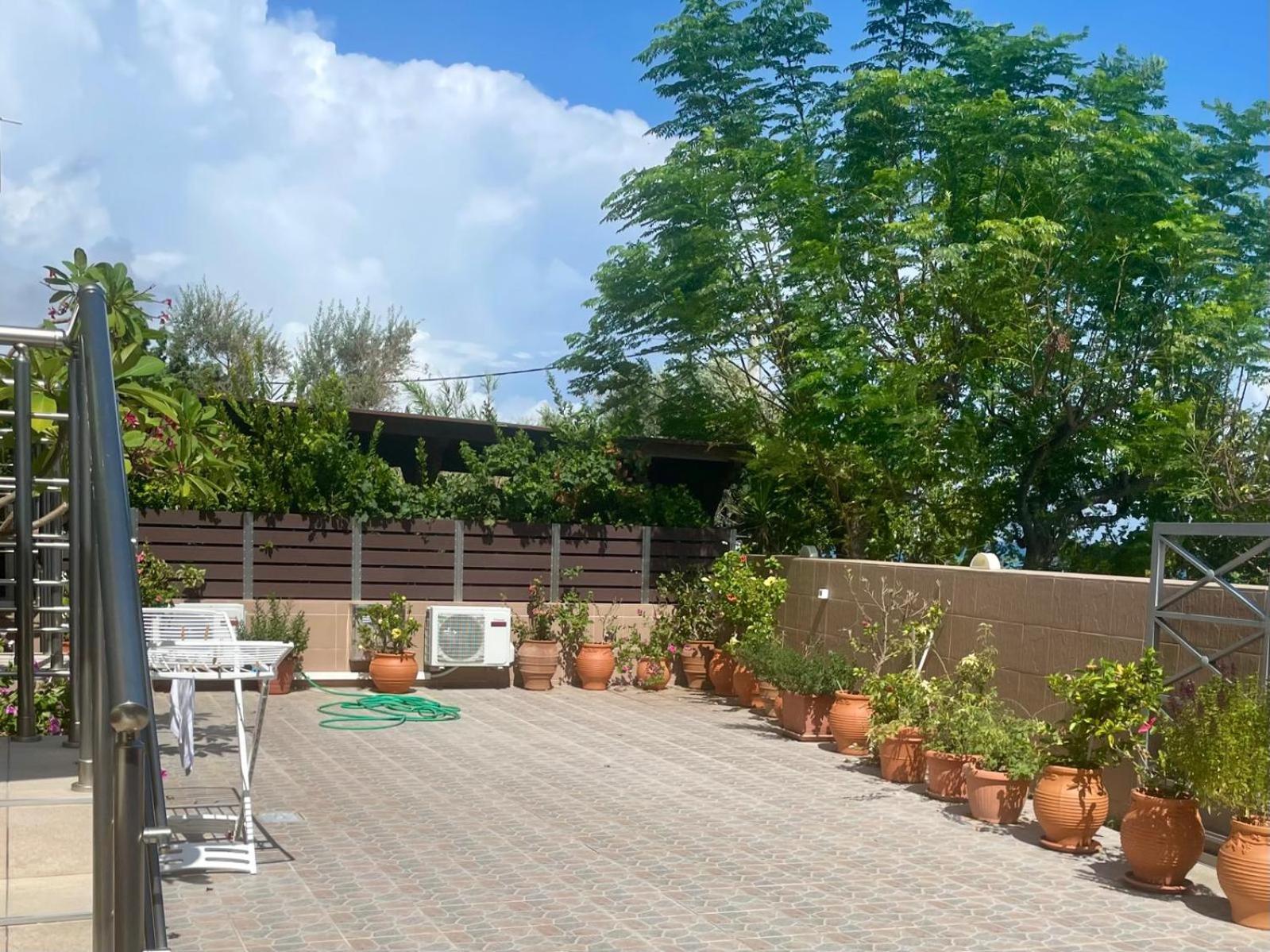 Red Hibiscus Stegna Guest House Archangelos  Bagian luar foto
